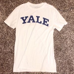 Yale University short sleeve T-shirt in a size S